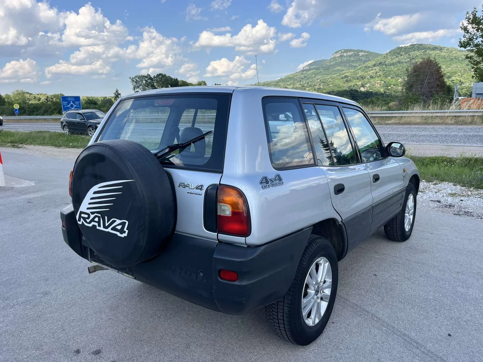 Toyota Rav4 2.0I 128кс 4Х4 КЛИМАТИК ВНОС ИТАЛИЯ ГАЗОВА УРЕДБА, снимка 4 - Автомобили и джипове - 54974242