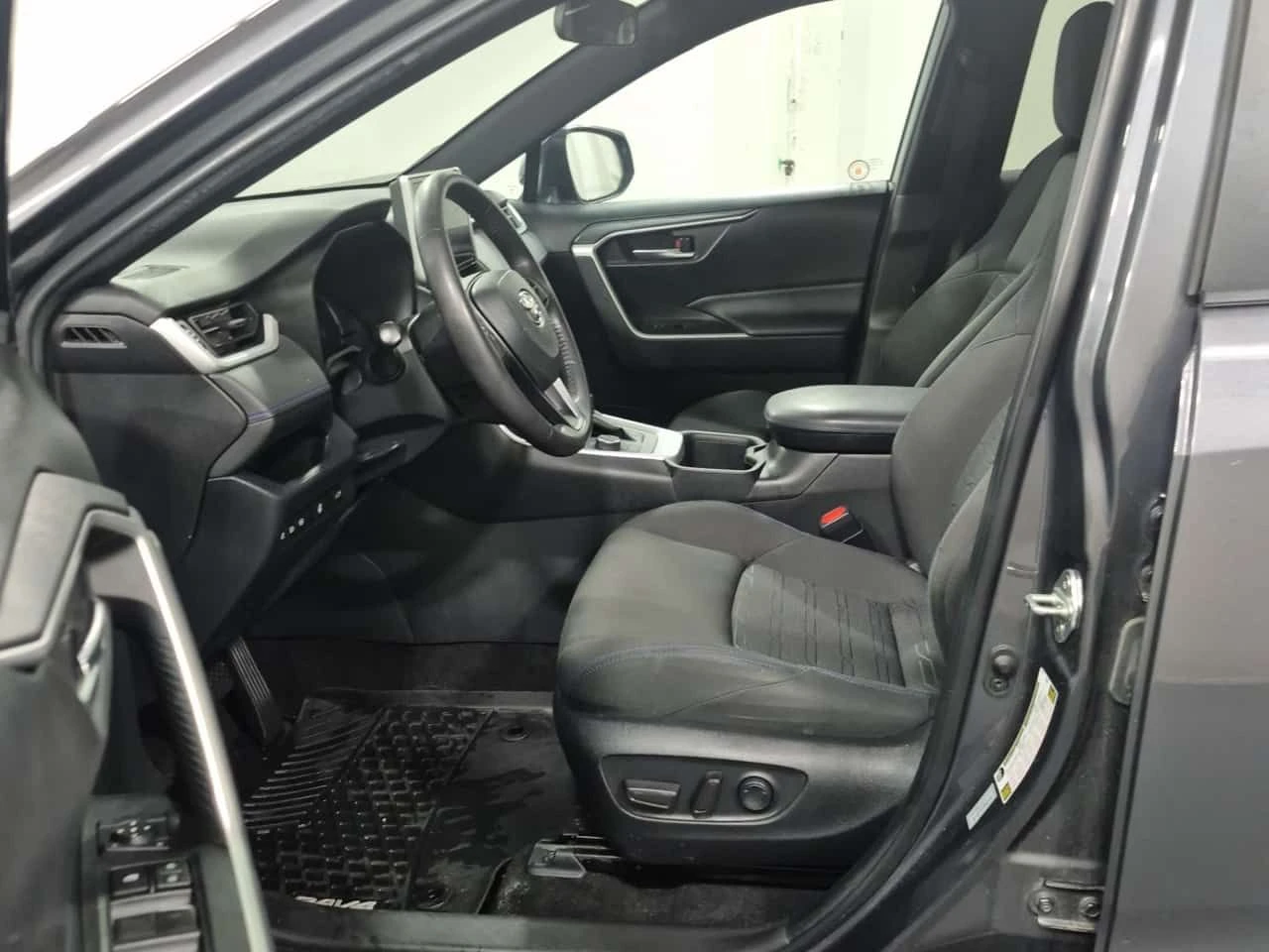 Toyota Rav4 HYBRID SE| МЪРТВА ТОЧКА| PANO| 2 КЛЮЧА| , снимка 9 - Автомобили и джипове - 55543512
