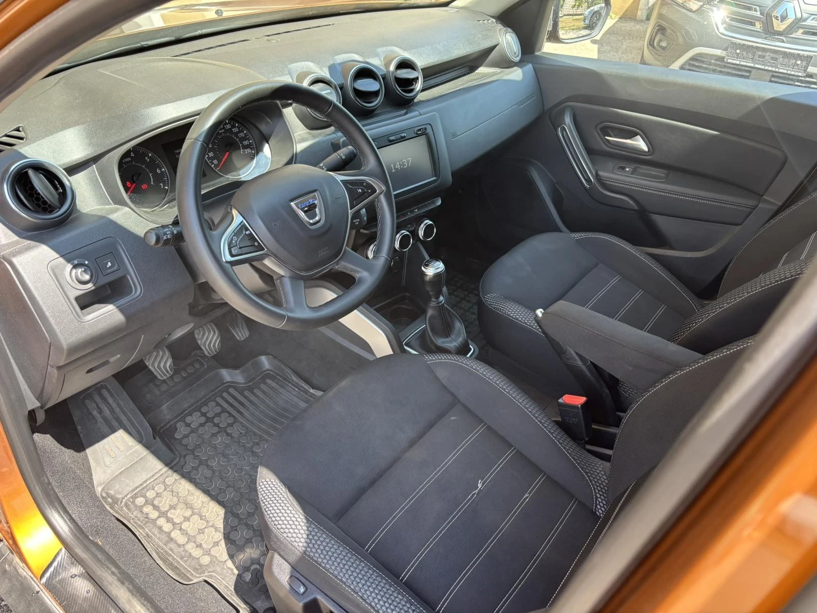 Dacia Duster, снимка 9 - Автомобили и джипове - 55606307