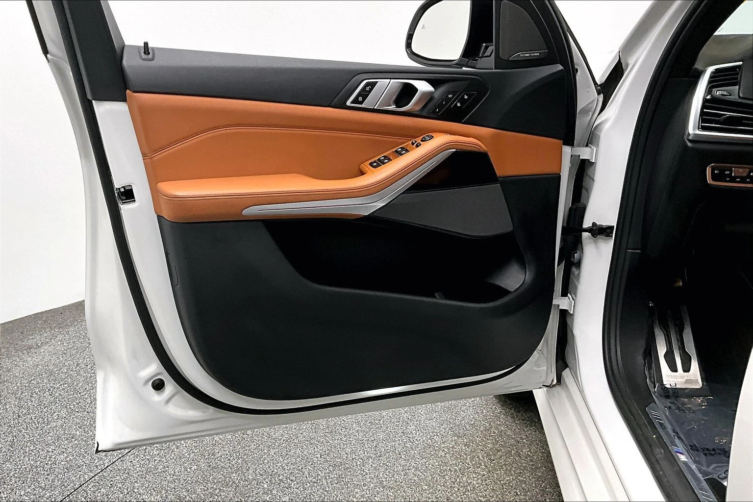 BMW X5 M-PK* LASER* 8ZF* HUD* PANO* HARMAN* КРАЙНА ЦЕНА, снимка 15 - Автомобили и джипове - 56099884