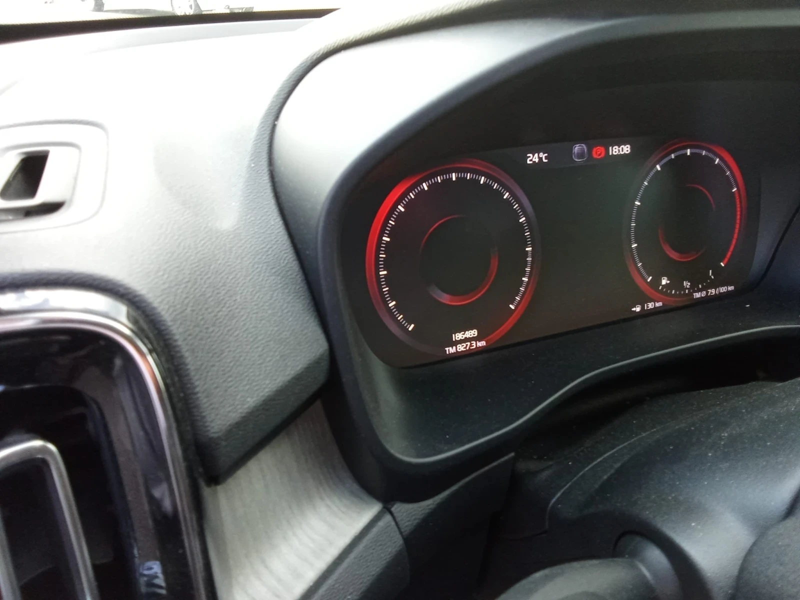 Volvo XC40 (4x4), снимка 9 - Автомобили и джипове - 56506071