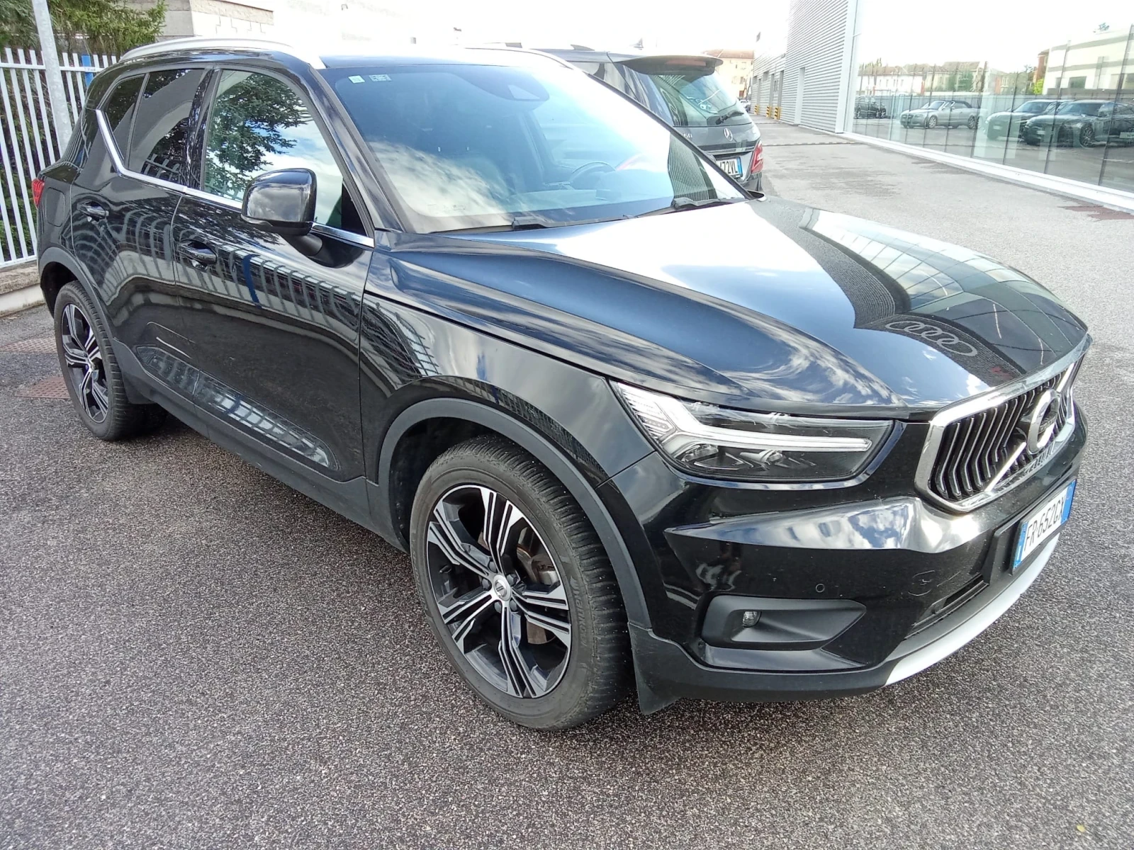Volvo XC40 (4x4), снимка 2 - Автомобили и джипове - 56506071