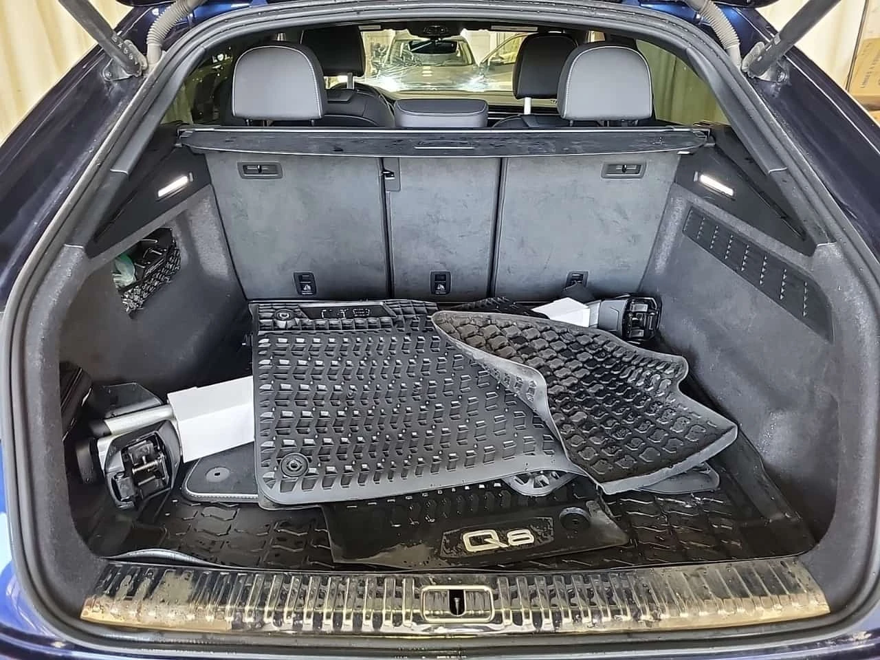 Audi Q8 * PROGRESSIV * CARFAX * , снимка 15 - Автомобили и джипове - 56623323