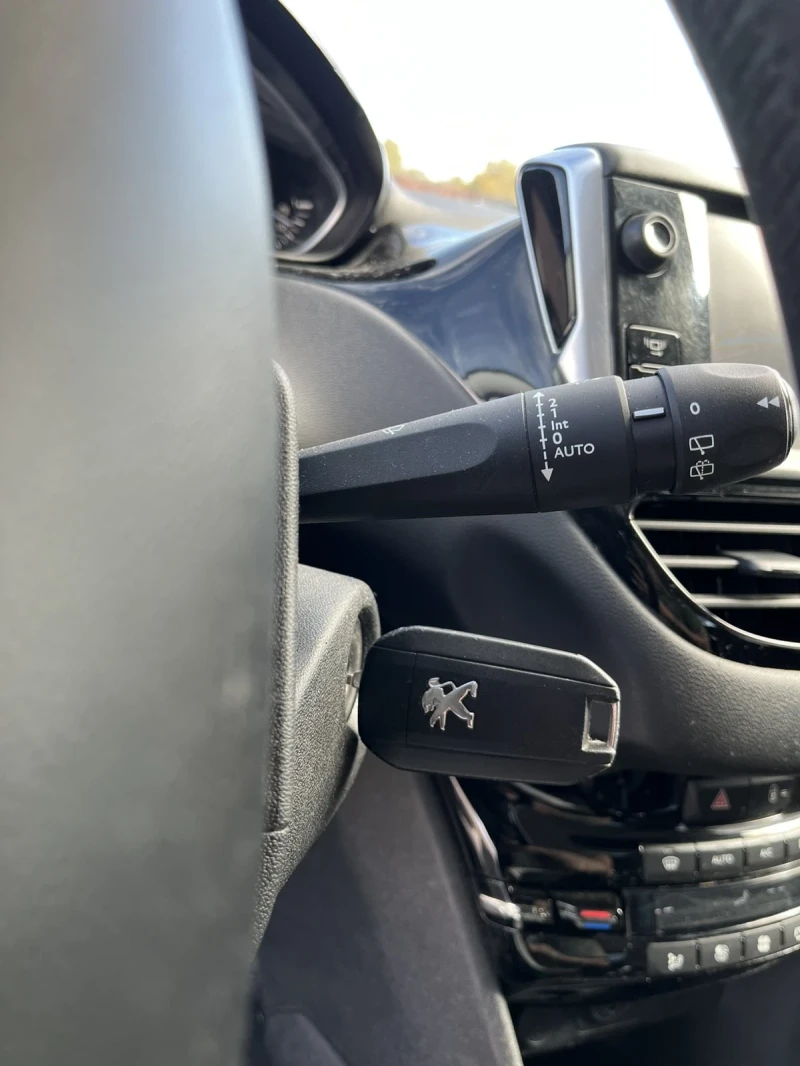 Peugeot 208 1.4 VTI , снимка 11 - Автомобили и джипове - 52284790