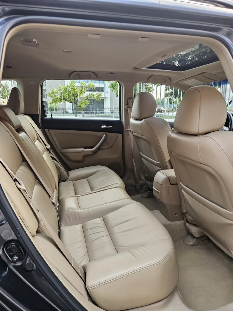 Honda Accord 2.4i-VTEC Distronic NAVI Tourer, снимка 12 - Автомобили и джипове - 52340549