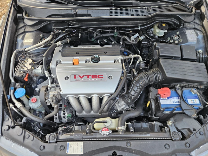 Honda Accord 2.4i-VTEC Distronic NAVI Tourer, снимка 9 - Автомобили и джипове - 52340549