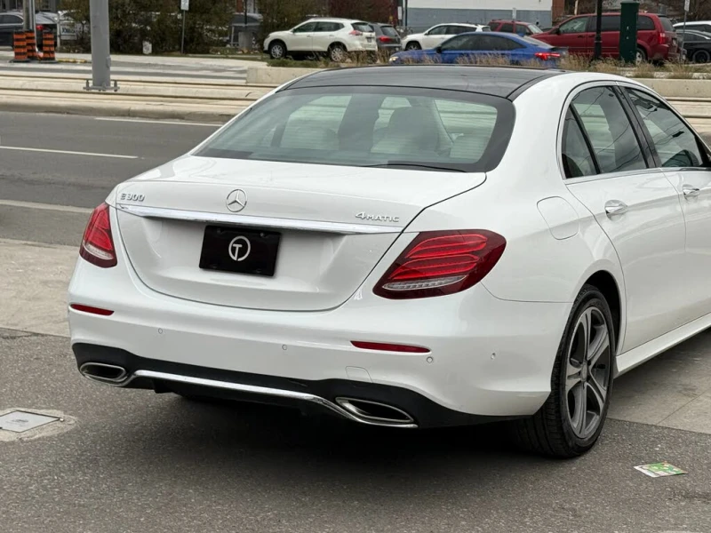 Mercedes-Benz E 350 AMG* BURMESTER* DIGITAL* PANO* AMBIENT* LANE* B.SP, снимка 6 - Автомобили и джипове - 53465588