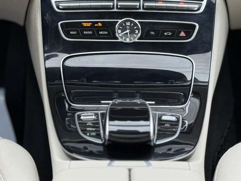 Mercedes-Benz E 350 AMG* BURMESTER* DIGITAL* PANO* AMBIENT* LANE* B.SP, снимка 13 - Автомобили и джипове - 53465588