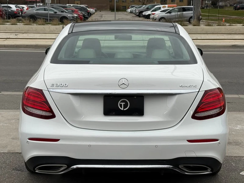 Mercedes-Benz E 350 AMG* BURMESTER* DIGITAL* PANO* AMBIENT* LANE* B.SP, снимка 5 - Автомобили и джипове - 53465588
