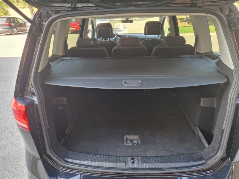 VW Touran 2.0 TDI, снимка 9 - Автомобили и джипове - 53477507