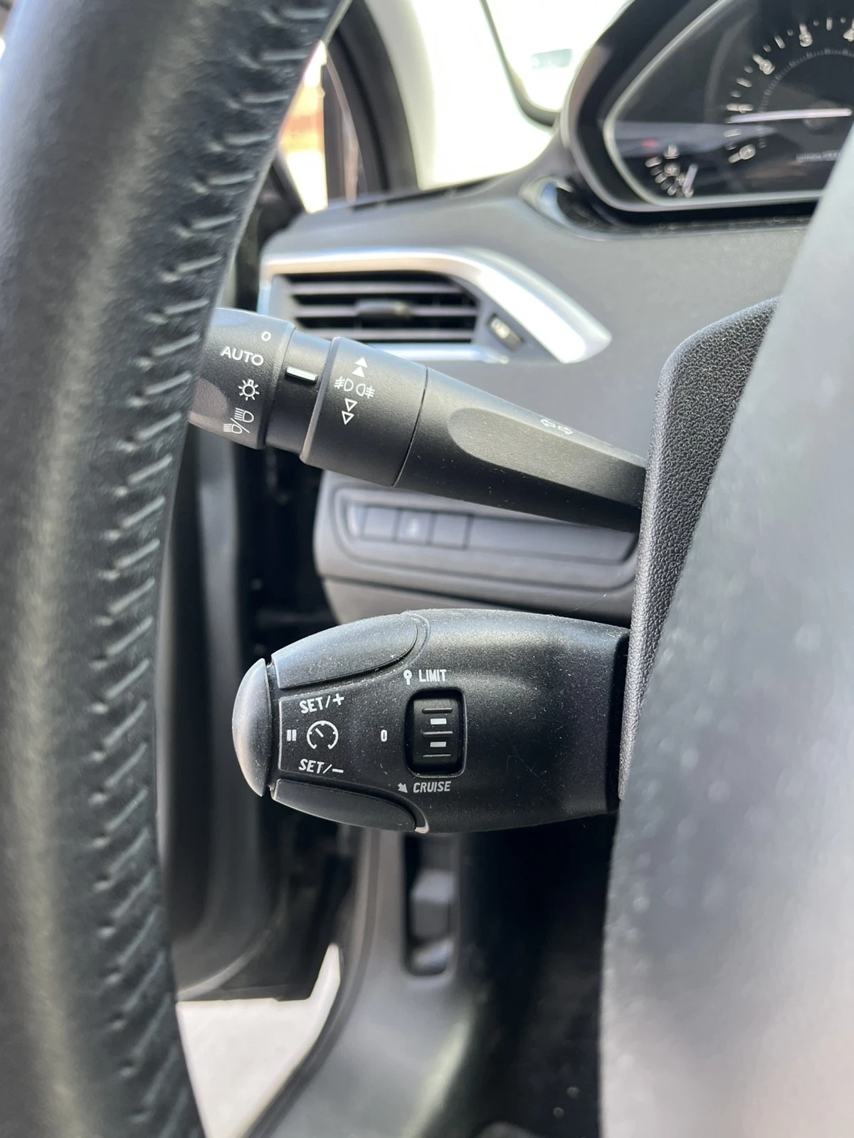 Peugeot 208 1.4 VTI  | Mobile.bg — изображение 10