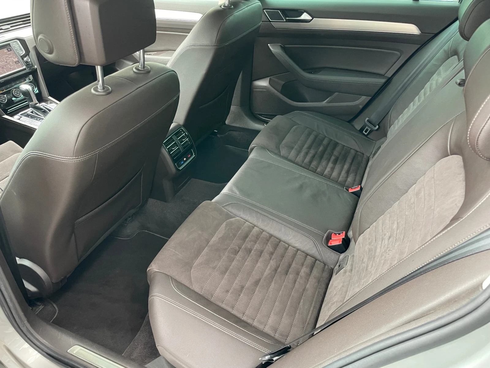 VW Passat 2.0TDI/DIGITAL COCKPIT/FULL LED/DISTRONIC/�������� | Mobile.bg � ����������� 11