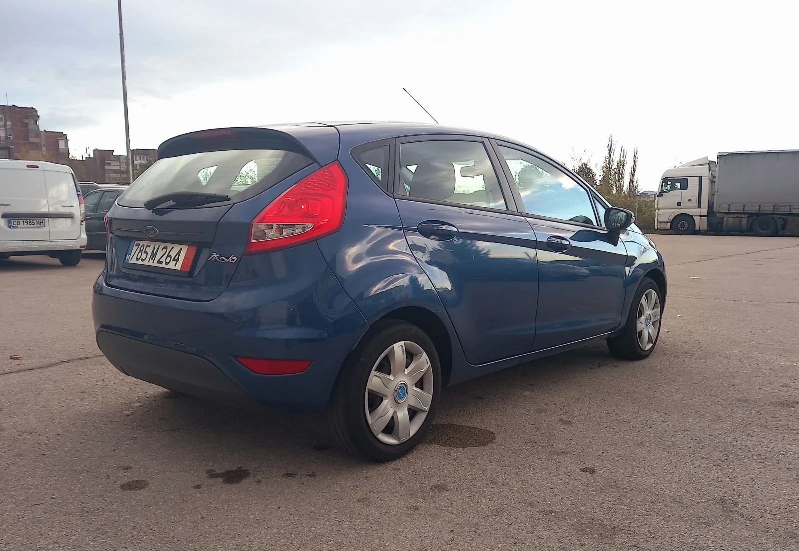 Ford Fiesta 1.4i /100 avtomat, снимка 6 - Автомобили и джипове - 53824244