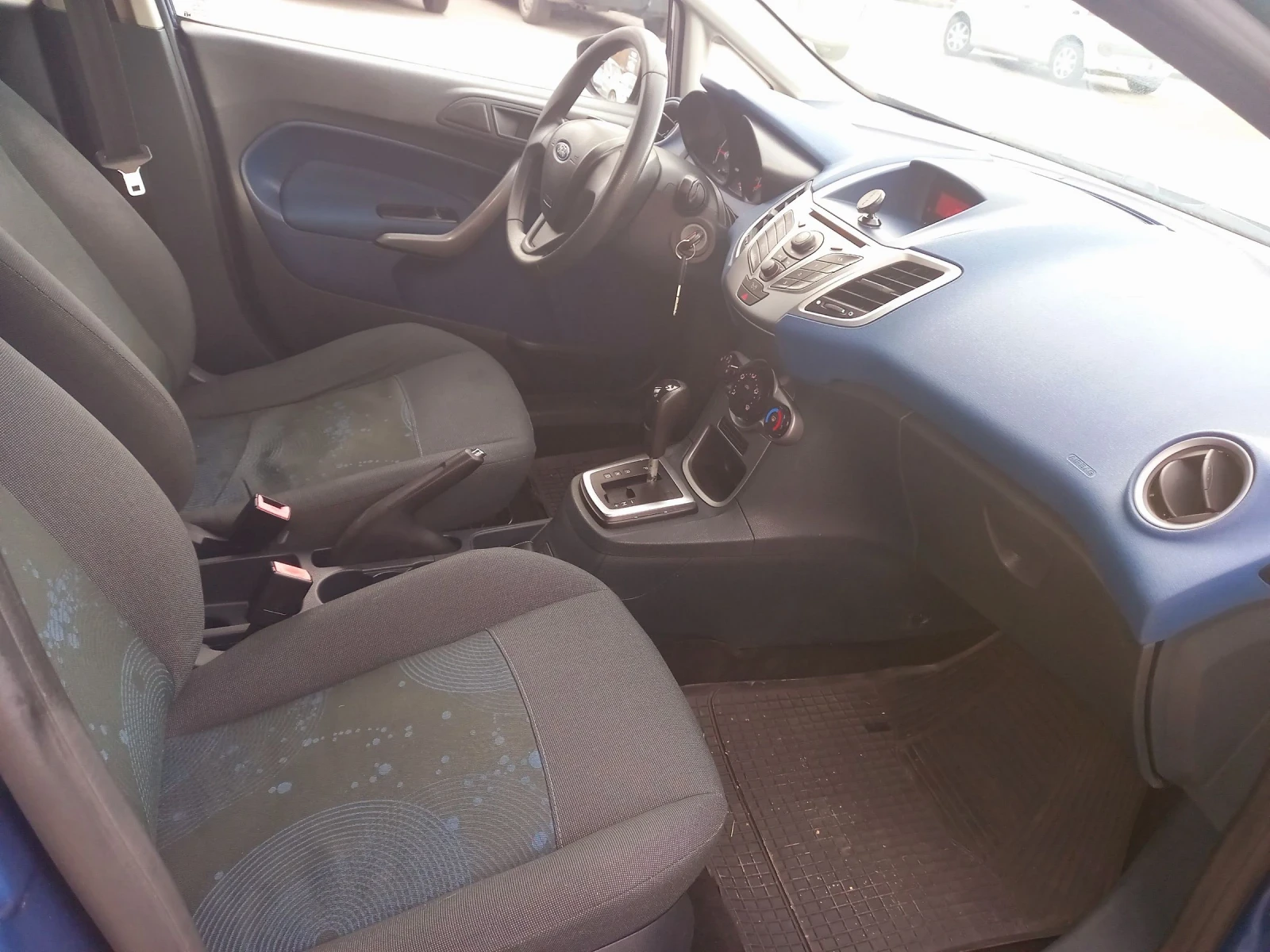 Ford Fiesta 1.4i /100 avtomat, снимка 14 - Автомобили и джипове - 53824244