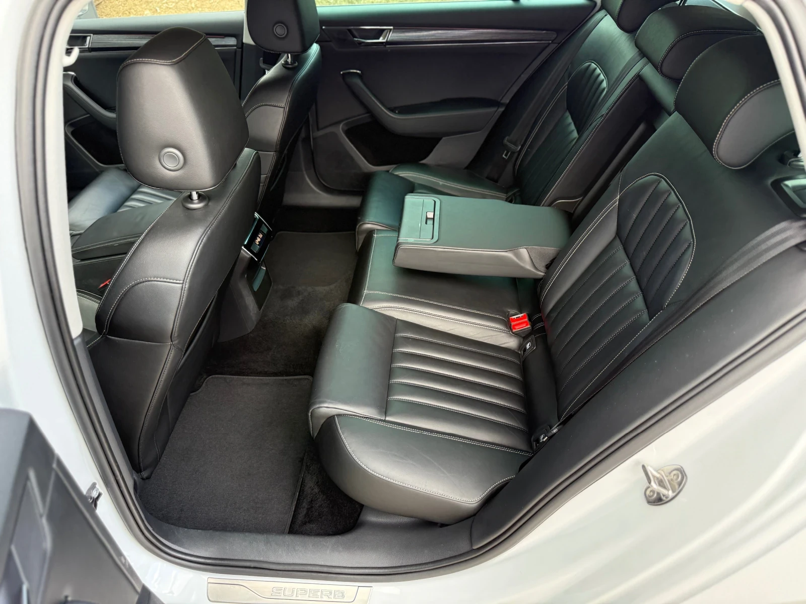 Skoda Superb DIGITAL DSG FULL, снимка 12 - Автомобили и джипове - 54316823
