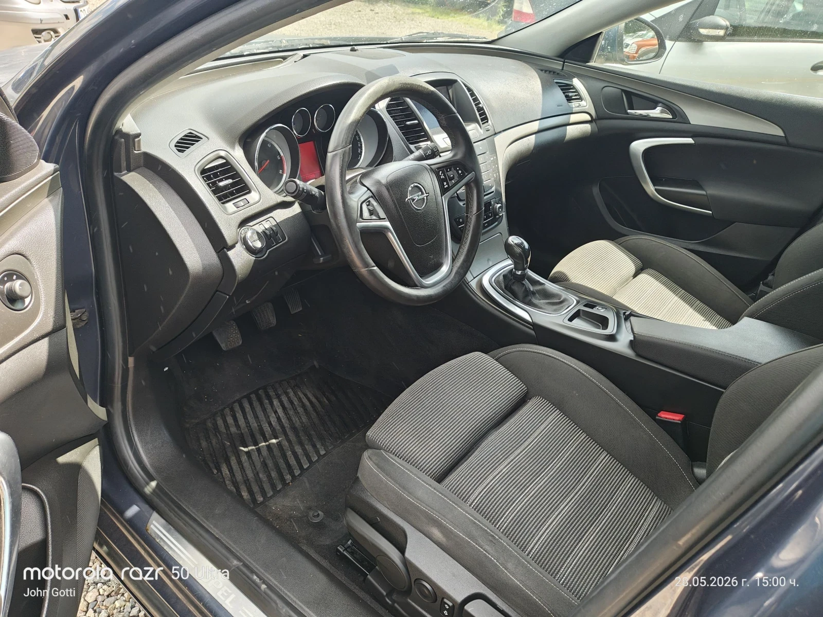Opel Insignia 131k.c. 2.0 CDTi Sport Tourer SW , снимка 14 - Автомобили и джипове - 54702778