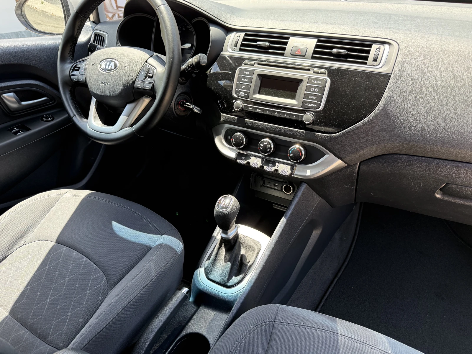 Kia Rio 1.1CRDI Facelift, снимка 10 - Автомобили и джипове - 54707176