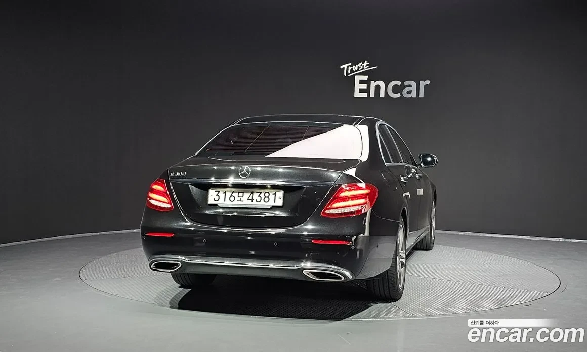 Mercedes-Benz E 300 AMG PKG| 9G-TRONIC| ПОДГРЕВ| КРАЙНА ЦЕНА, снимка 4 - Автомобили и джипове - 54870395