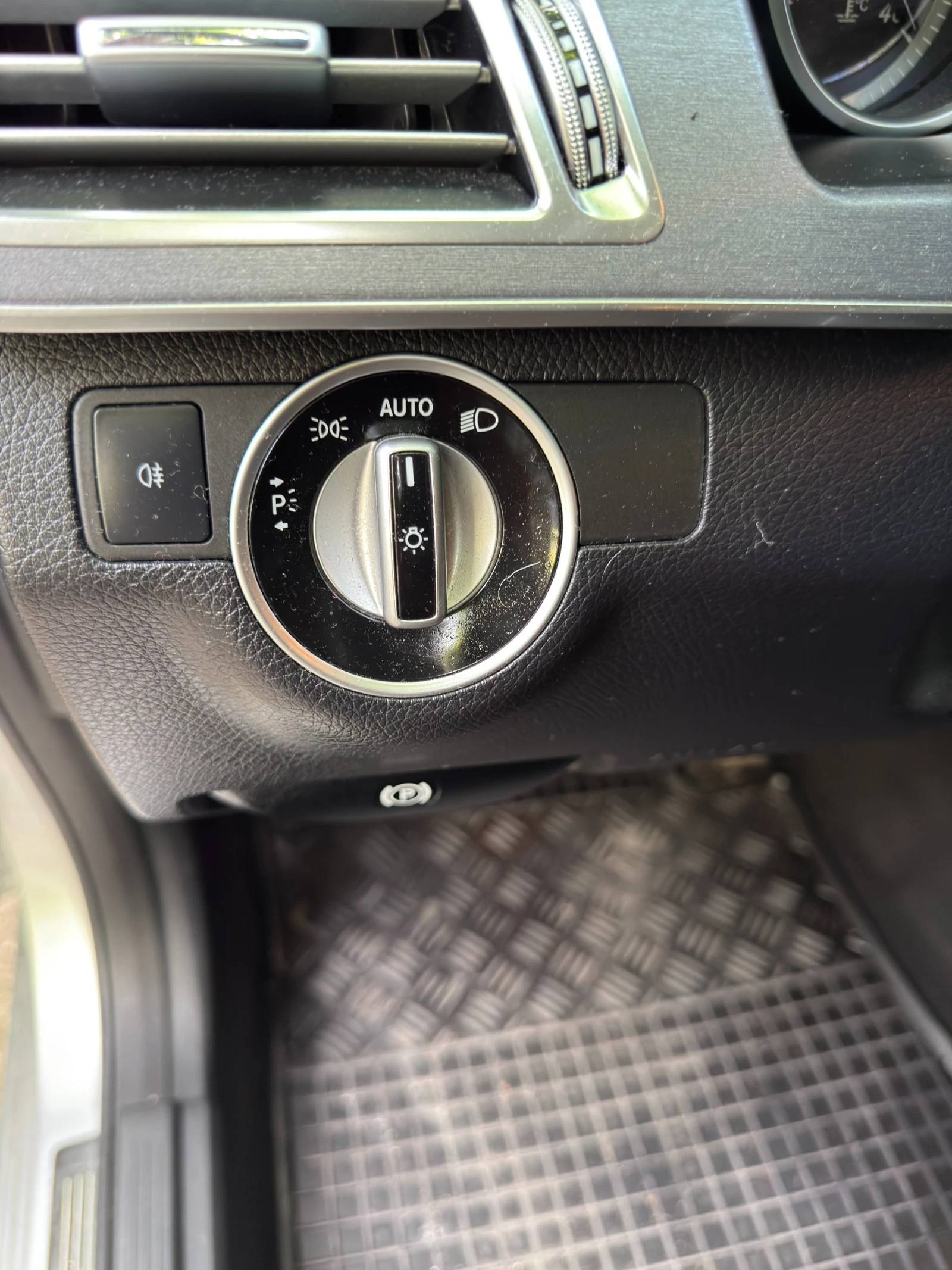 Mercedes-Benz E 220 2.2CDI, снимка 12 - Автомобили и джипове - 54974091