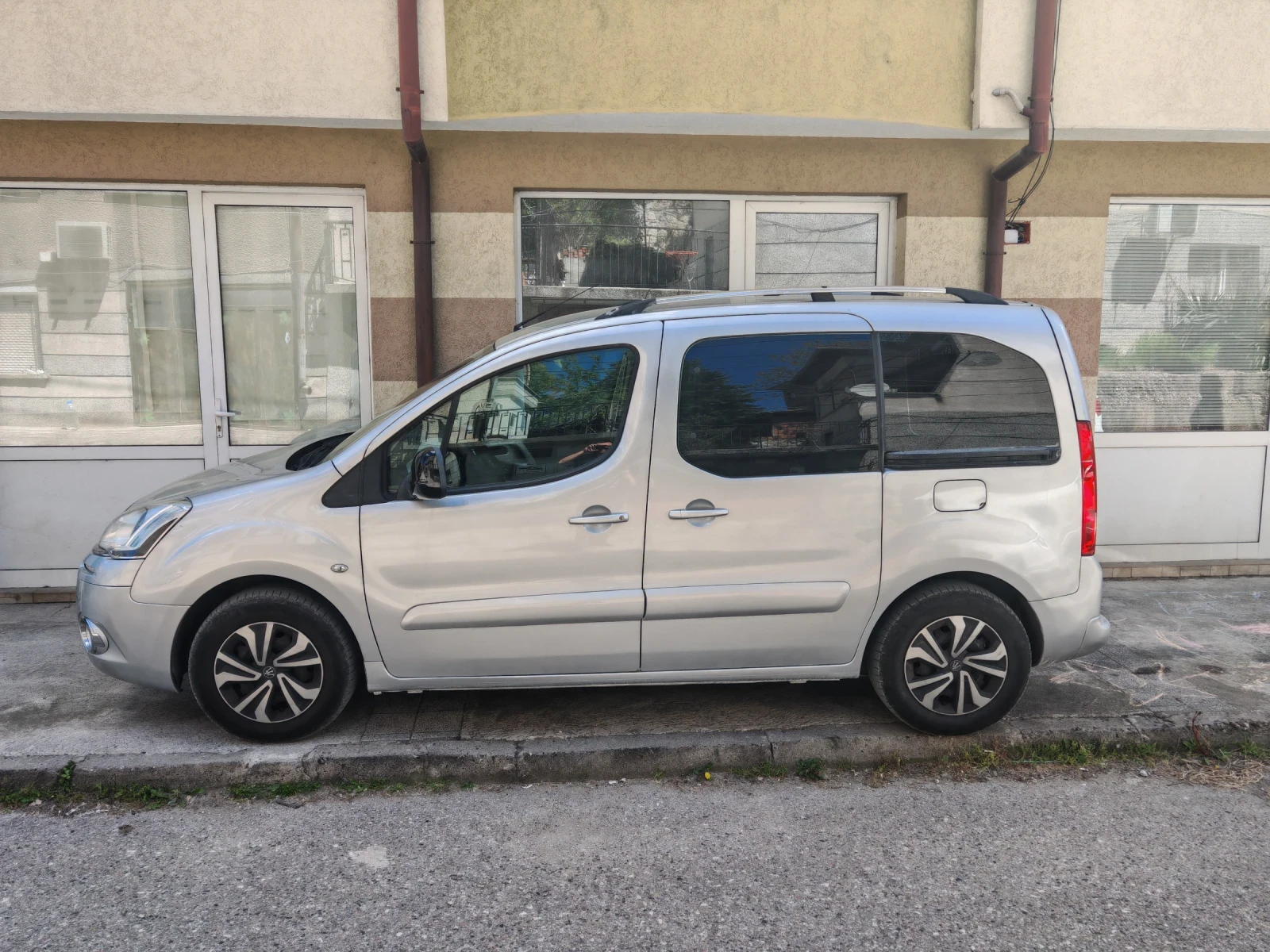 Citroen Berlingo 1.6HDI Style, снимка 4 - Автомобили и джипове - 55136642