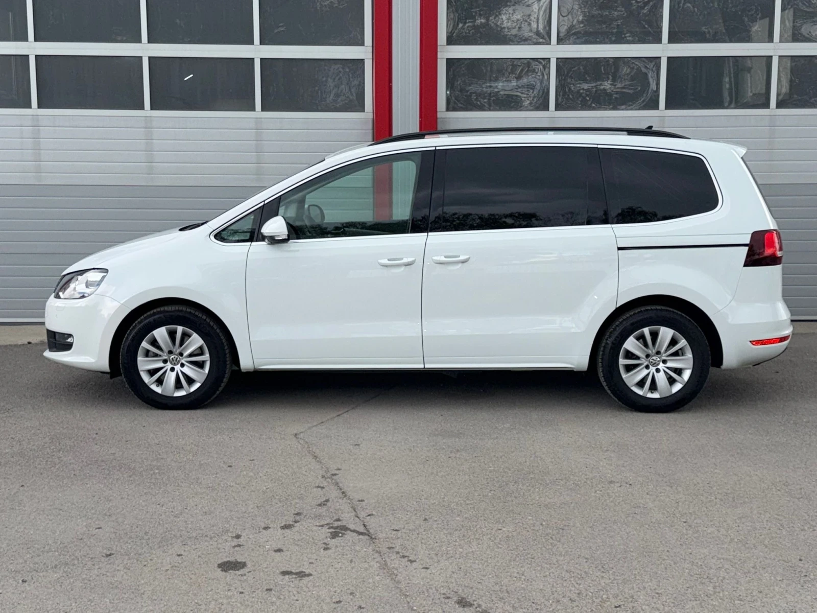 VW Sharan 2.0TDI AUTOMATIK DSG NAVI EVRO 6B ЛИЗИНГ!!!, снимка 6 - Автомобили и джипове - 55220439