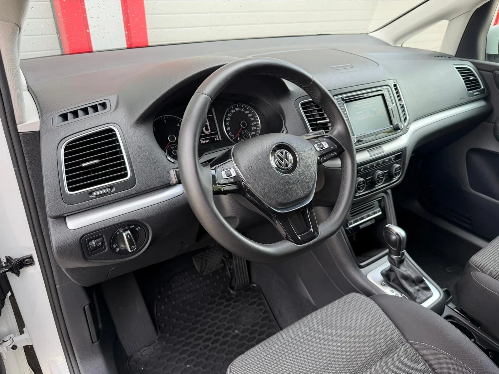 VW Sharan 2.0TDI AUTOMATIK DSG NAVI EVRO 6B ЛИЗИНГ!!!, снимка 13 - Автомобили и джипове - 55220439