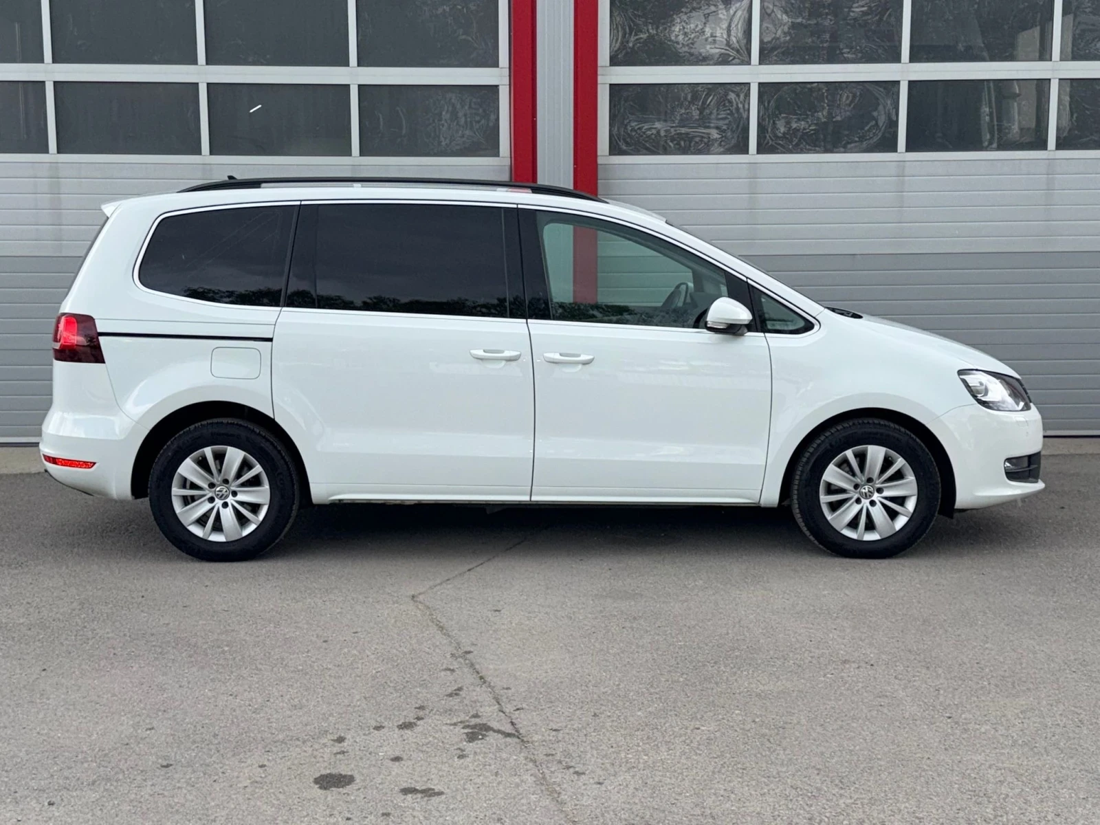 VW Sharan 2.0TDI AUTOMATIK DSG NAVI EVRO 6B ЛИЗИНГ!!!, снимка 7 - Автомобили и джипове - 55220439