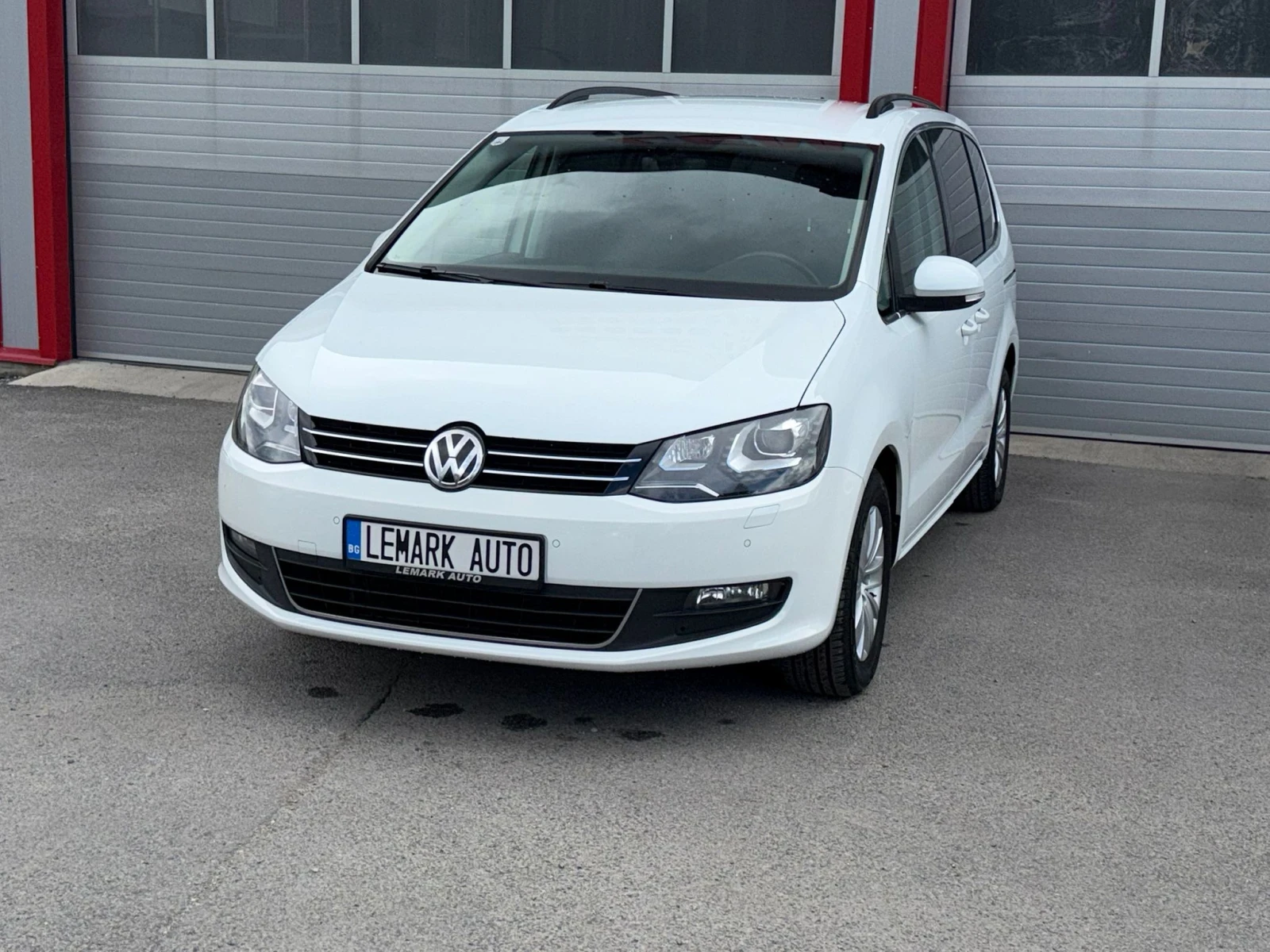 VW Sharan 2.0TDI AUTOMATIK DSG NAVI EVRO 6B ЛИЗИНГ!!!, снимка 2 - Автомобили и джипове - 55220439