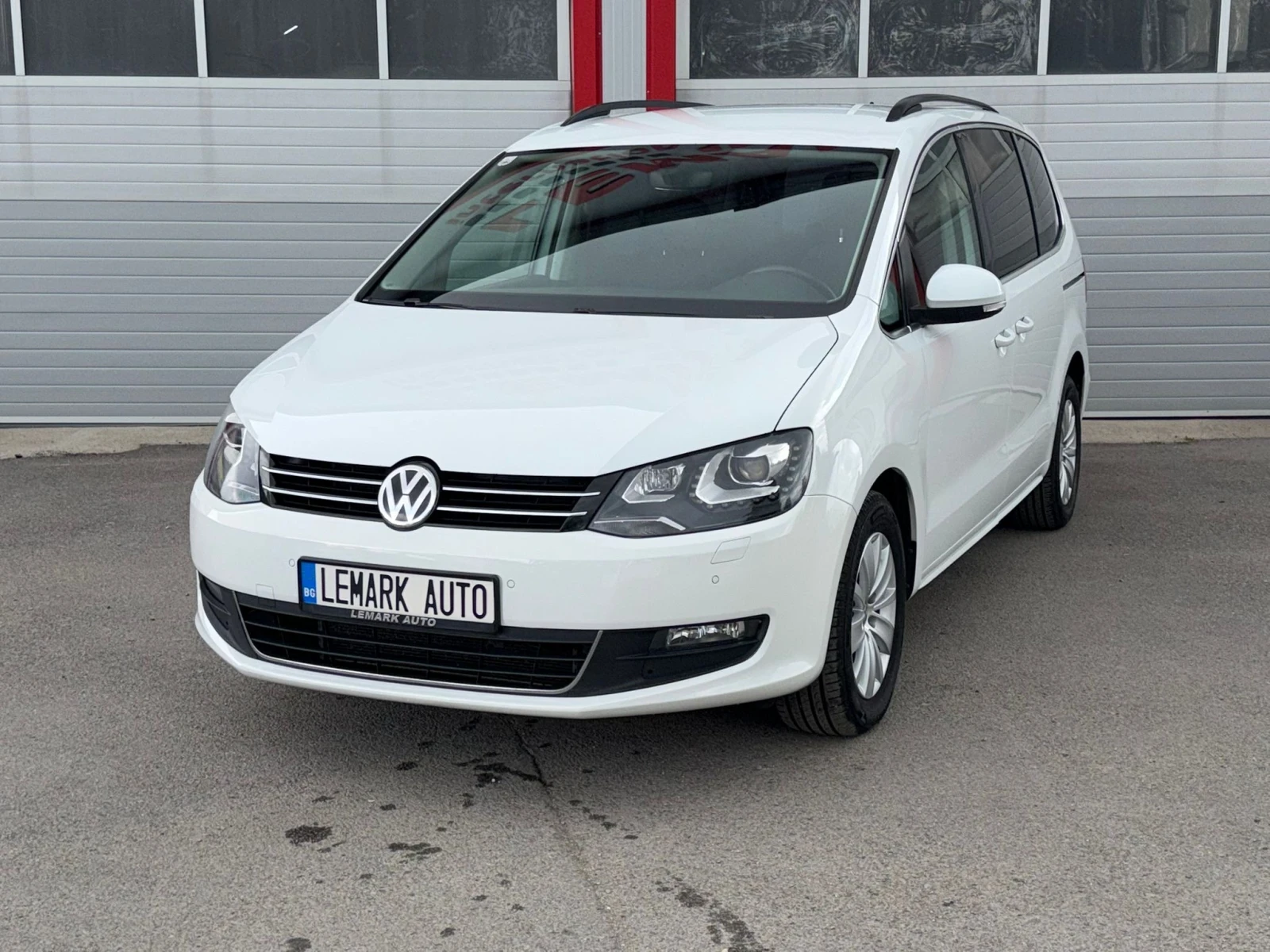 VW Sharan 2.0TDI AUTOMATIK DSG NAVI EVRO 6B ЛИЗИНГ!!!, снимка 4 - Автомобили и джипове - 55220439