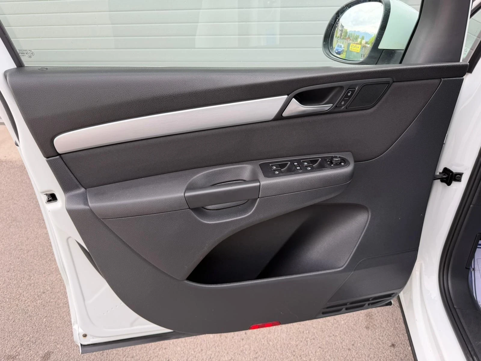 VW Sharan 2.0TDI AUTOMATIK DSG NAVI EVRO 6B ЛИЗИНГ!!!, снимка 12 - Автомобили и джипове - 55220439
