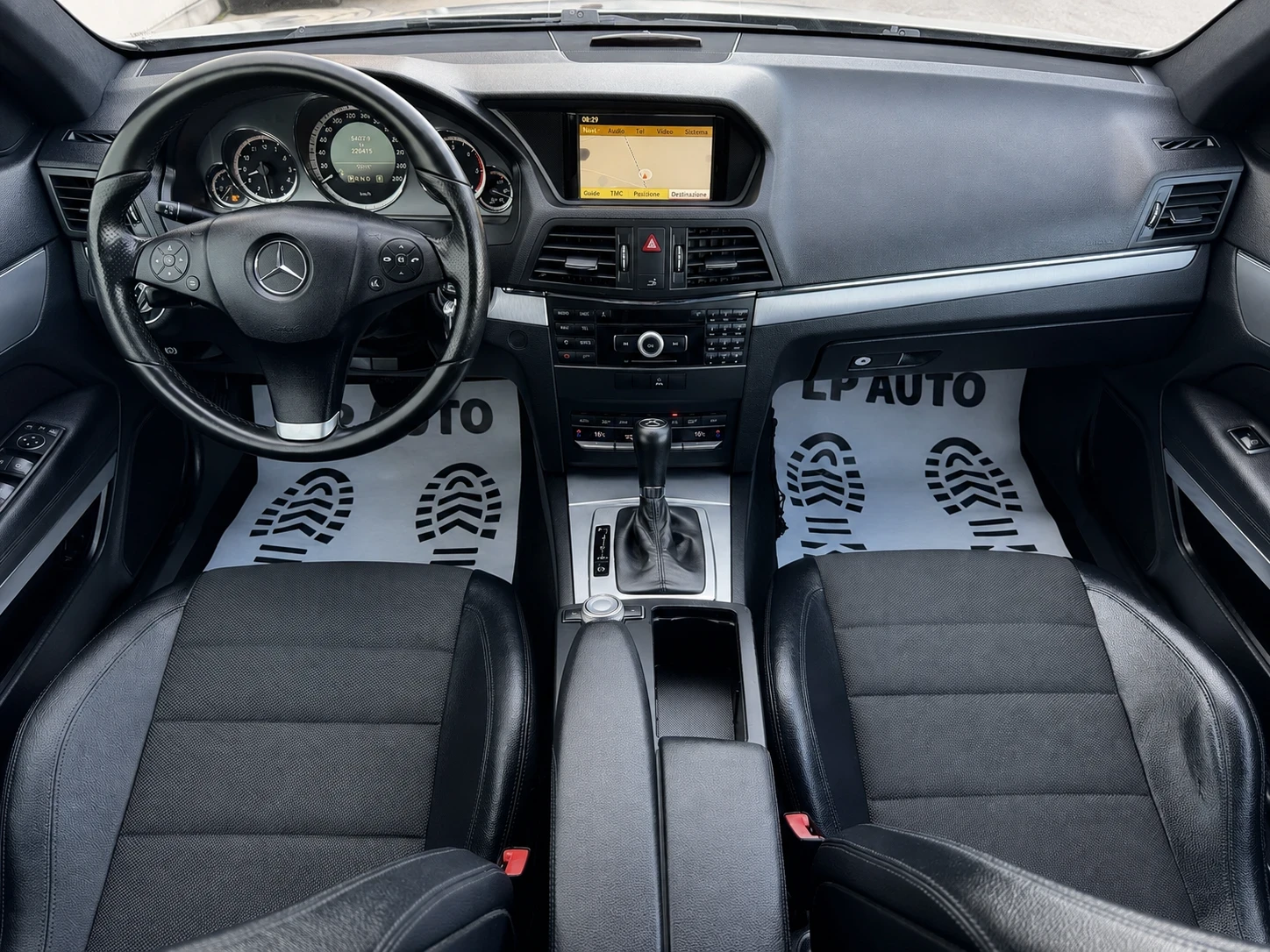Mercedes-Benz E 250 * Coupe* Automat* Кожа* Навигация* , снимка 12 - Автомобили и джипове - 55650385