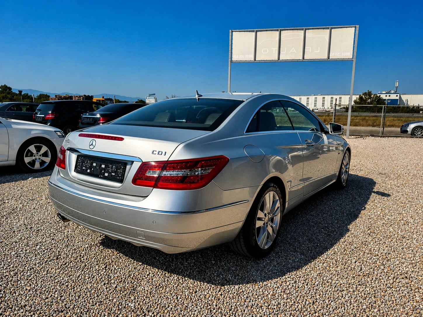 Mercedes-Benz E 250 * Coupe* Automat* Кожа* Навигация* , снимка 4 - Автомобили и джипове - 55650385