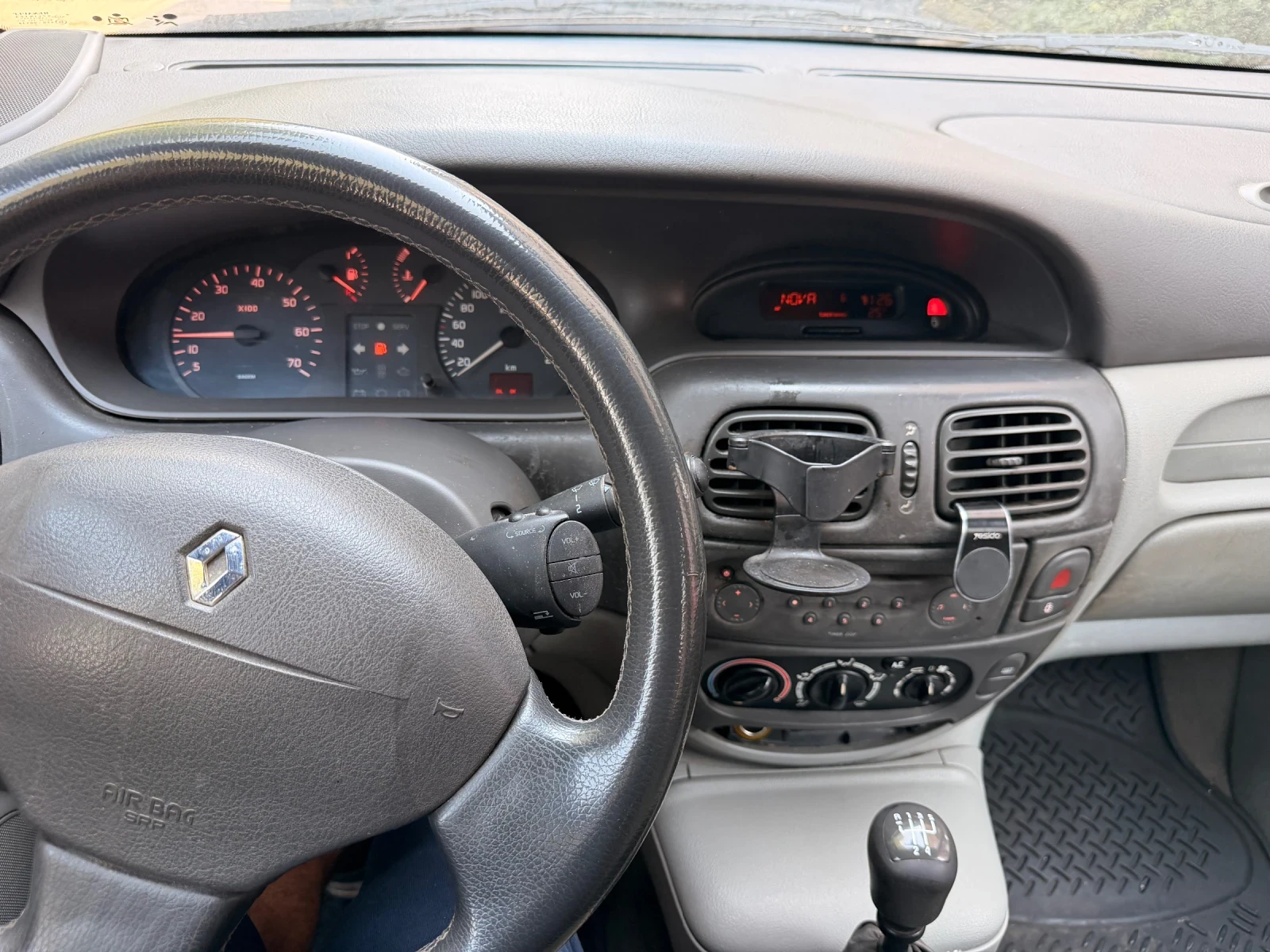 Renault Megane 1.4 газ/бензин, снимка 4 - Автомобили и джипове - 55702783