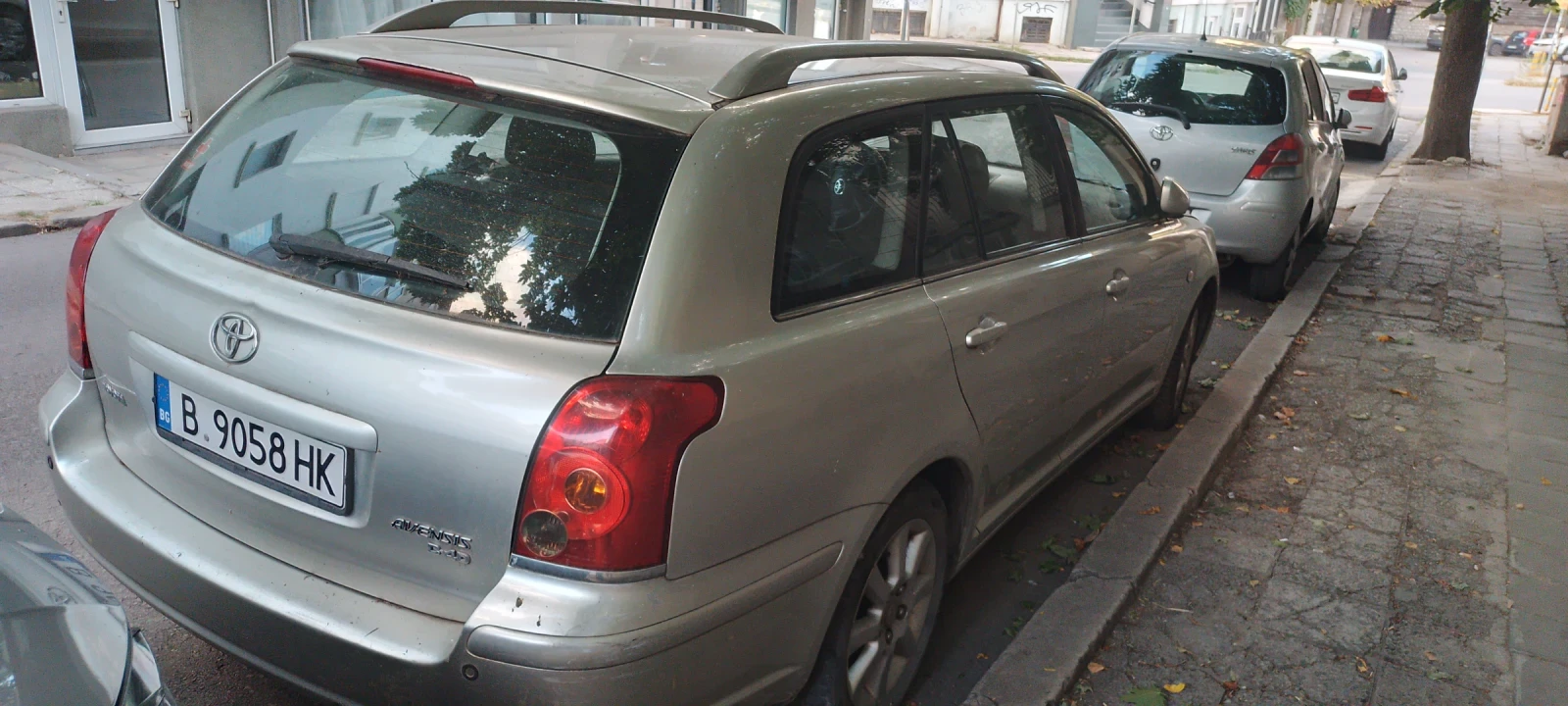 Toyota Avensis Комби, снимка 2 - Автомобили и джипове - 56014466