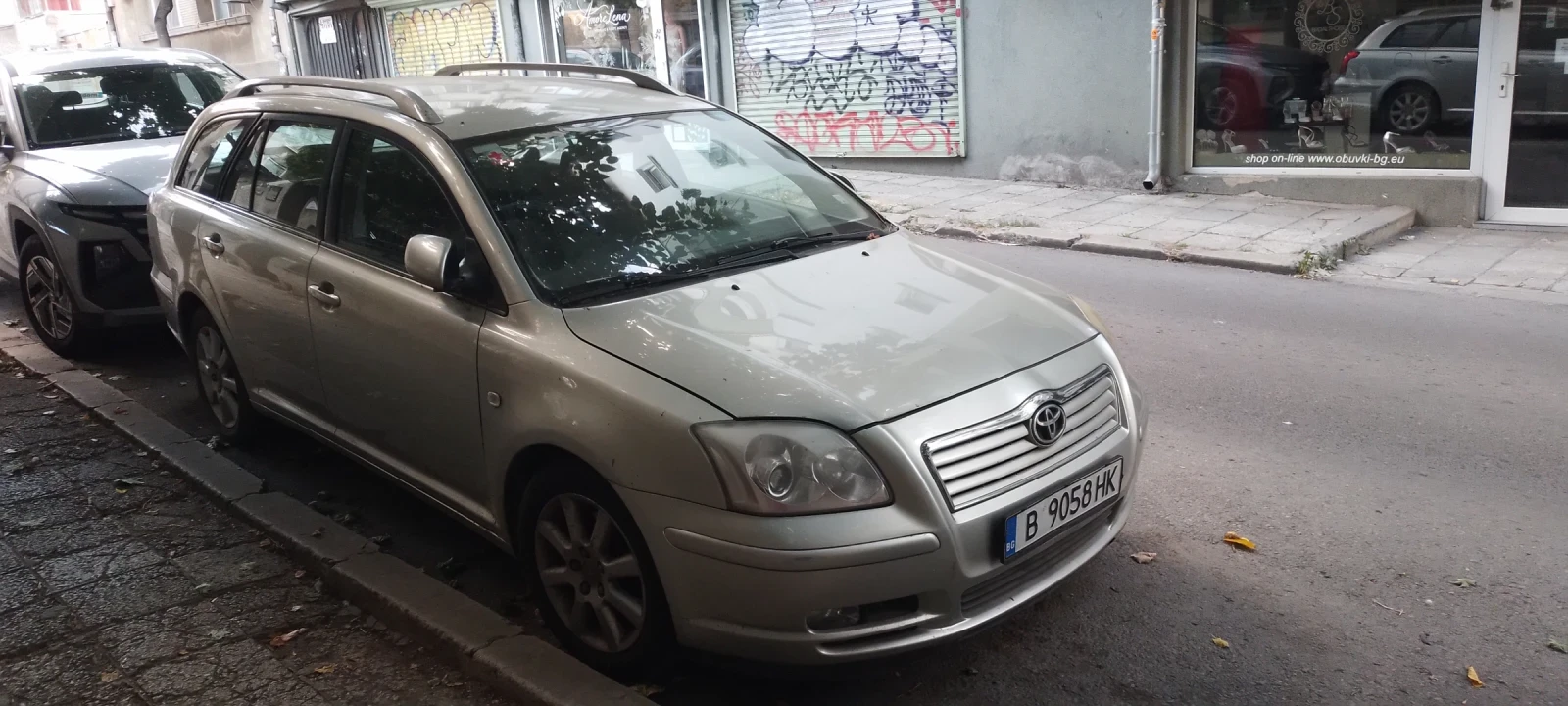 Toyota Avensis Комби, снимка 3 - Автомобили и джипове - 56014466