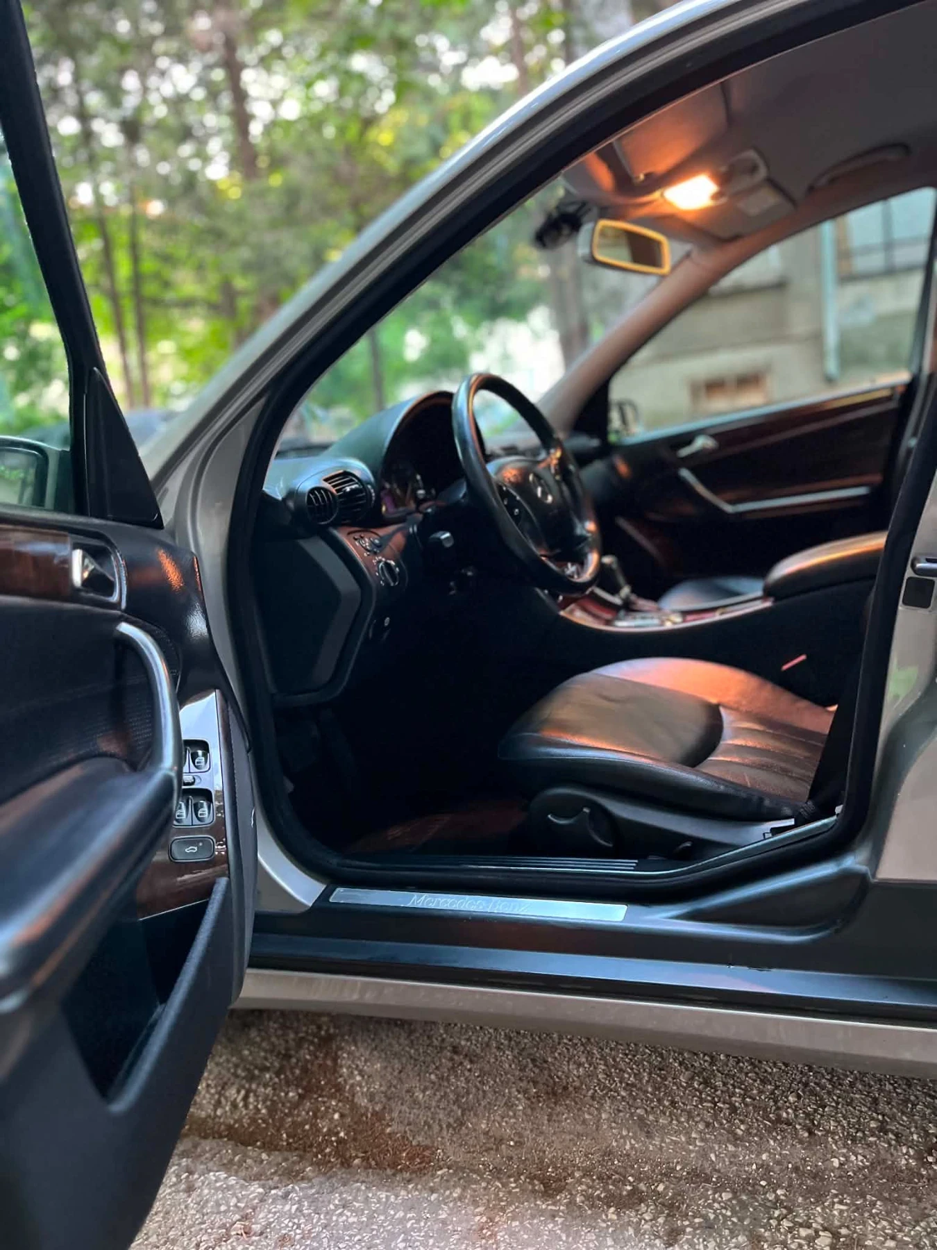 Mercedes-Benz C 230 2.3i 204 кс 2006 автомат 7G tronic, снимка 6 - Автомобили и джипове - 56042683