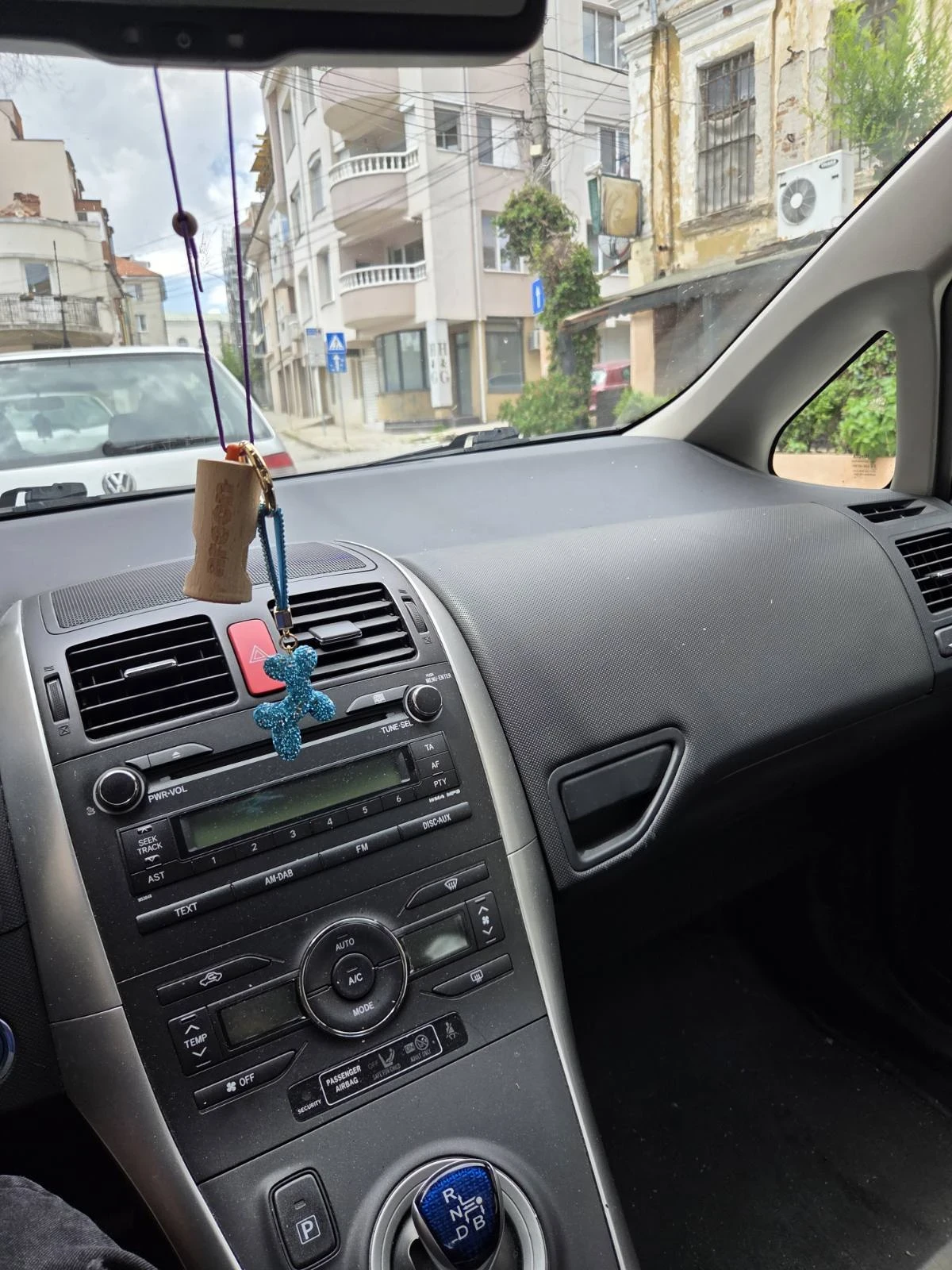 Toyota Auris, снимка 4 - Автомобили и джипове - 56346641