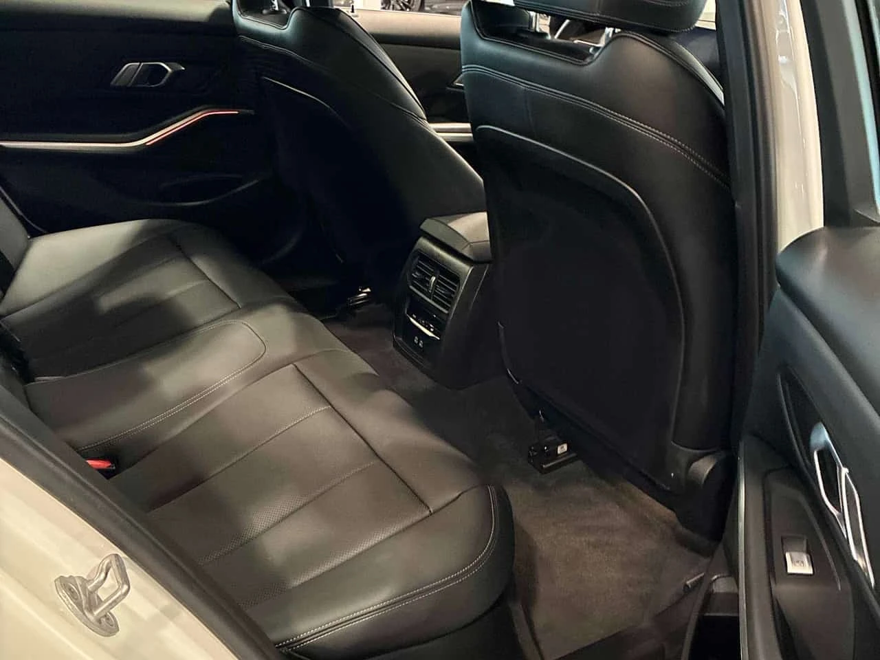 BMW 330 * 330i xDrive * CARFAX * ����� �� ����������� | Mobile.bg � ����������� 14