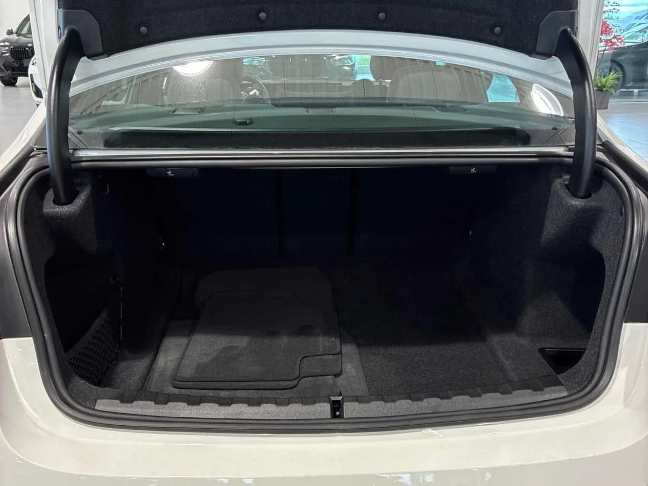 BMW 330 * 330i xDrive * CARFAX * ����� �� ����������� | Mobile.bg � ����������� 13