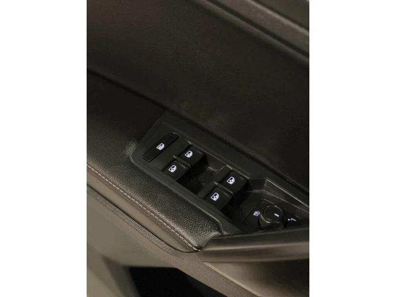 VW Tiguan * Trendline | 7 PASSANGER * CARFAX * БЕЗ ПЪРВОНАЧА, снимка 10 - Автомобили и джипове - 52959907