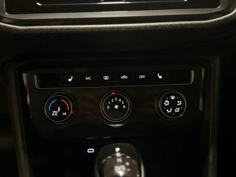 VW Tiguan * Trendline | 7 PASSANGER * CARFAX * БЕЗ ПЪРВОНАЧА, снимка 15 - Автомобили и джипове - 52959907