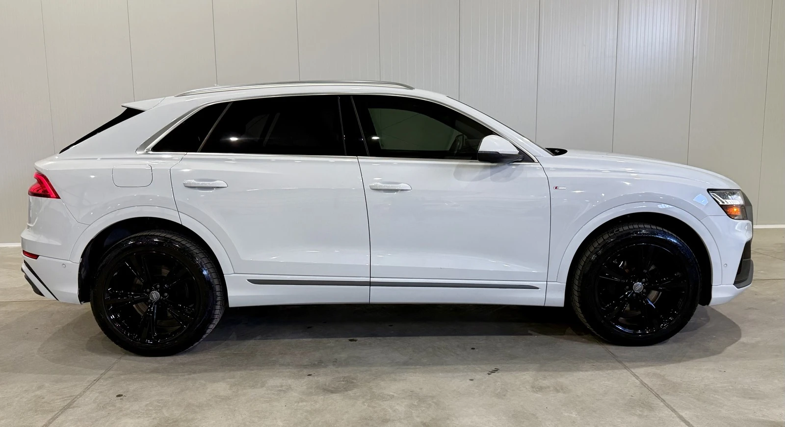 Audi Q8 55 TFSI Technik S LINE - изображение 6