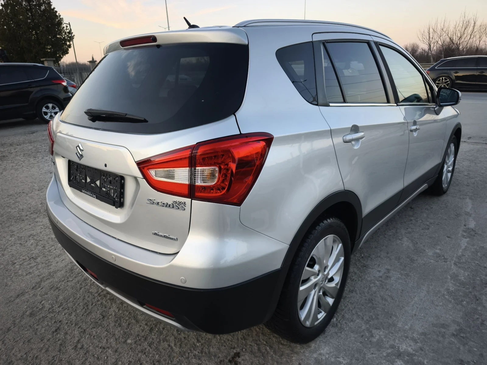 Suzuki SX4 S-Cross 1.4i 4x4 EXCLUSIVE FULL SERVICE IN SUZUKI  - изображение 4