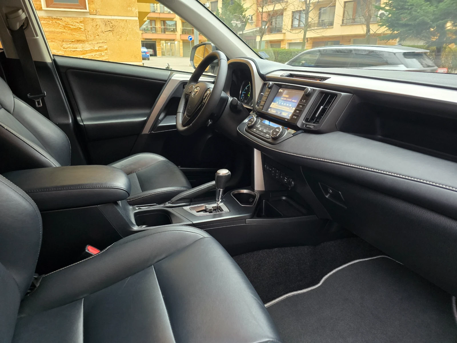 Toyota Rav4 Executive Plus 4x4, снимка 10 - Автомобили и джипове - 53906385