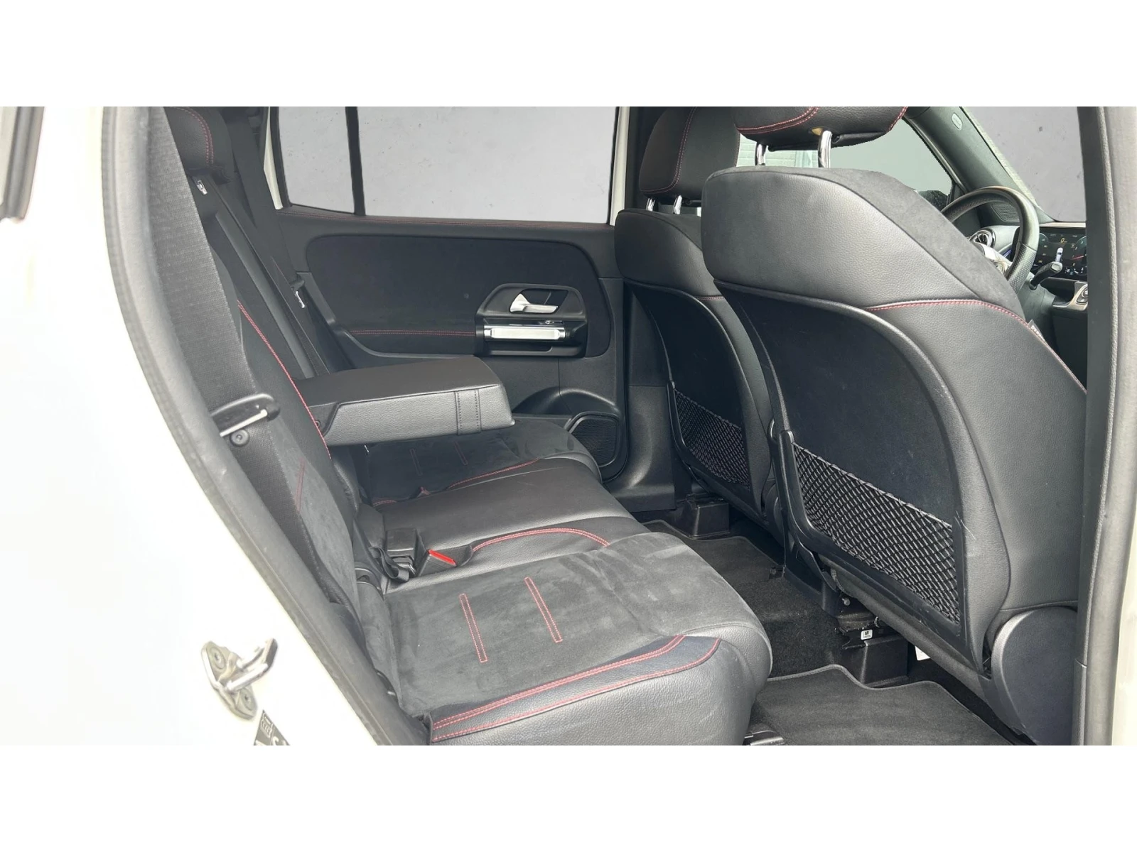 Mercedes-Benz GLB 250  4Matic 6+ 1 AMG Line, Месечна вноска от 535  , снимка 8 - Автомобили и джипове - 54760825