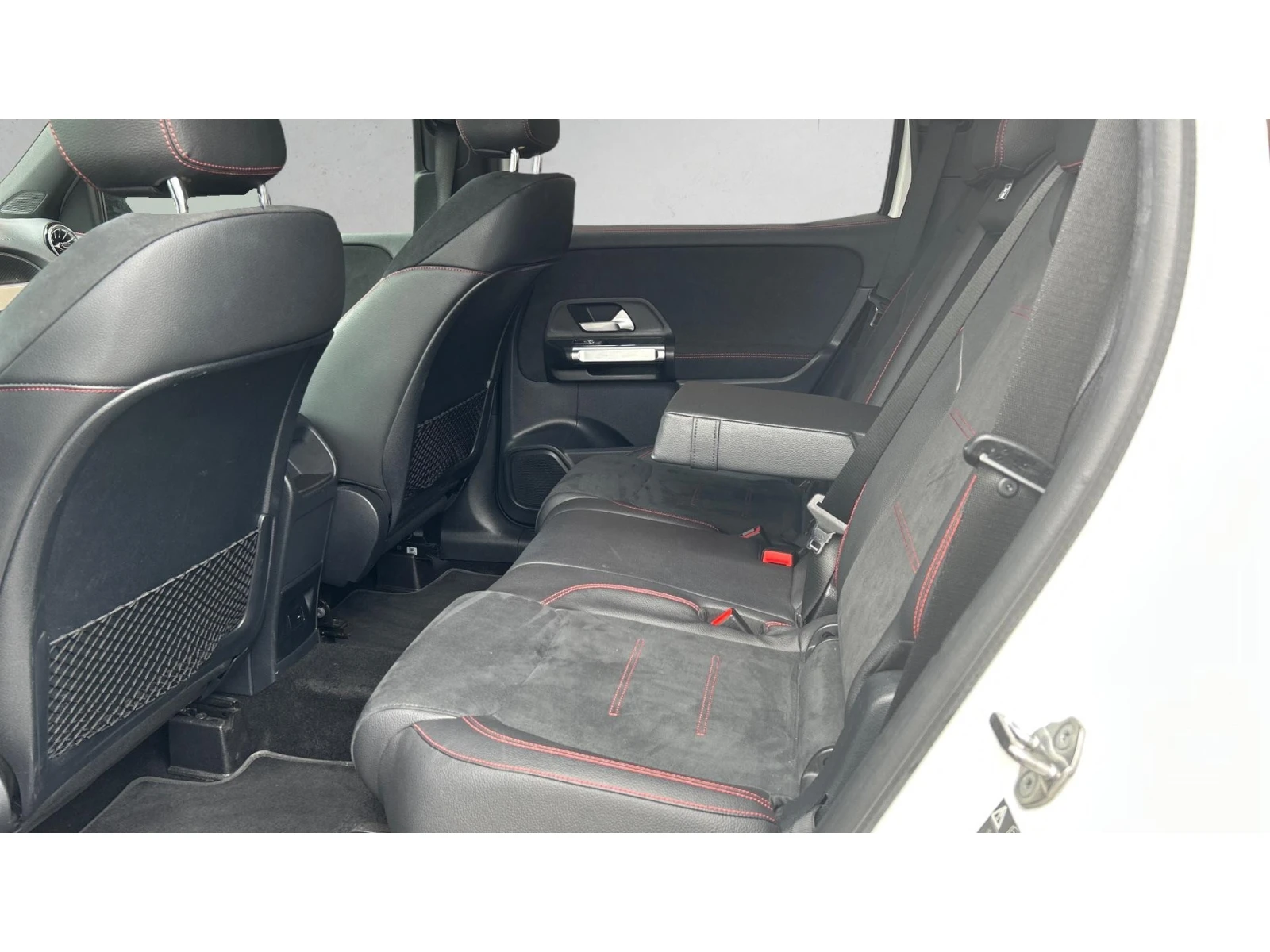 Mercedes-Benz GLB 250  4Matic 6+ 1 AMG Line, Месечна вноска от 535  , снимка 10 - Автомобили и джипове - 54760825