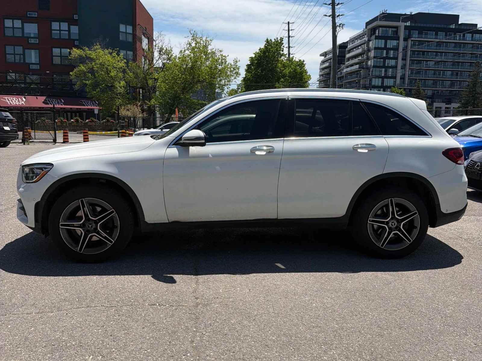 Mercedes-Benz GLC 300 4MATIC * ПОДГРЕВ * ПАНОРАМА * 360 * CARFAX, снимка 2 - Автомобили и джипове - 54841867