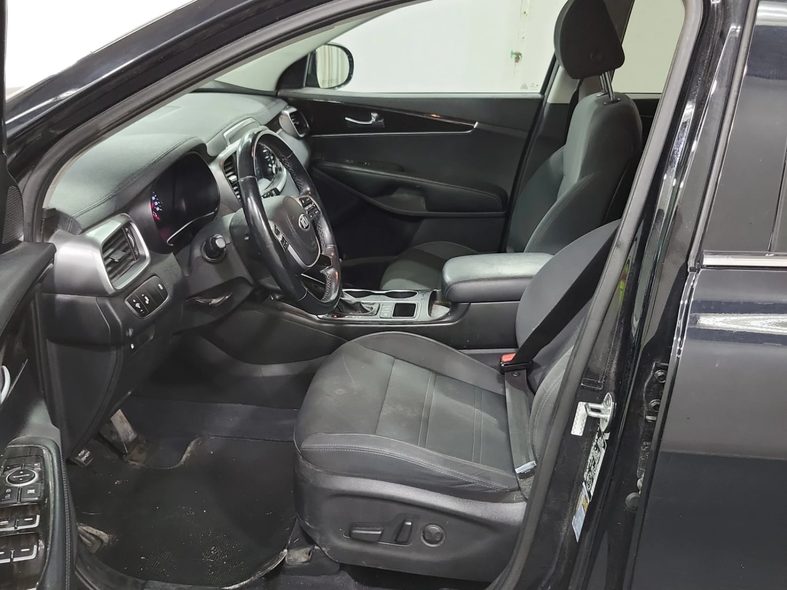 Kia Sorento * AWD * АВТОКРЕДИТ * ГЛАВНО ПРЕДСТАВИТЕЛСТВО, снимка 7 - Автомобили и джипове - 56096806