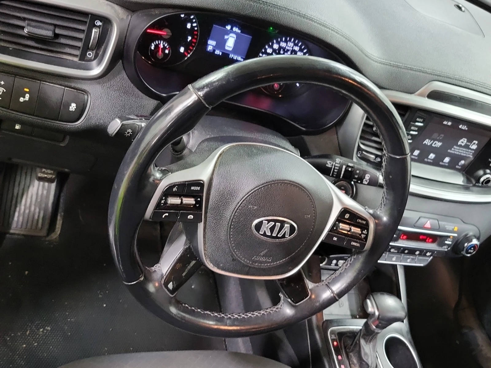 Kia Sorento * AWD * АВТОКРЕДИТ * ГЛАВНО ПРЕДСТАВИТЕЛСТВО, снимка 9 - Автомобили и джипове - 56096806