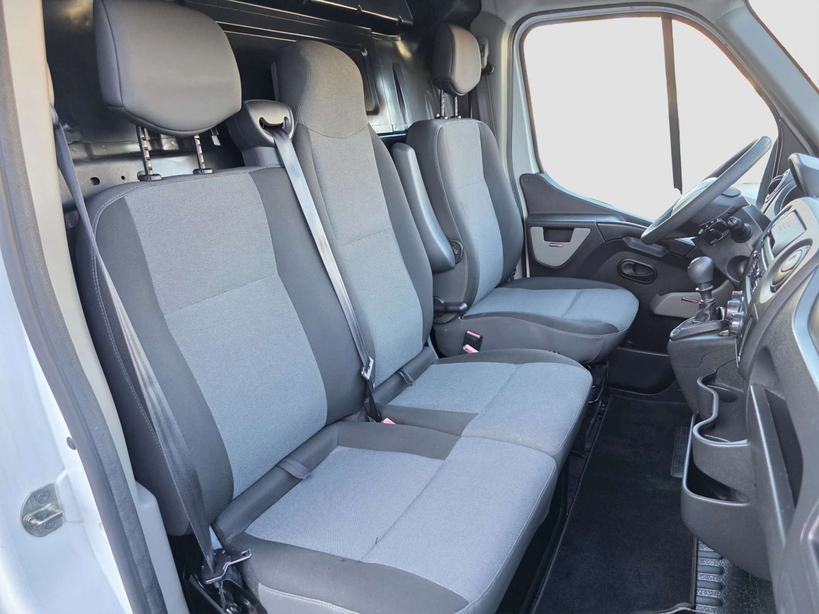 Renault Master 2.3dCI, снимка 13 - Бусове и автобуси - 55709045